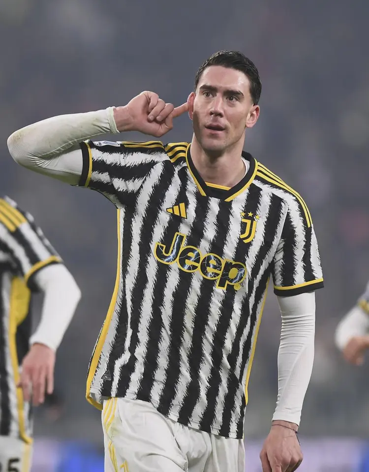 赛地聚焦——法国杯清晨热度飙升，多特蒙德队长鼓劲，媒体盛赞，更衣室氛围转暖的简单介绍