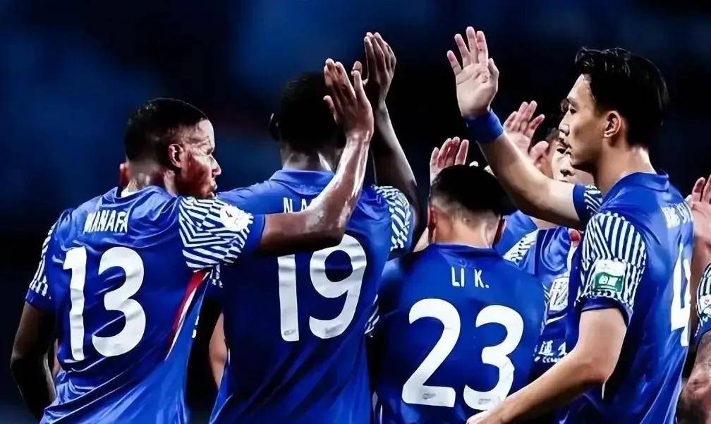 九游娱乐官网-包含上海申花训练开放日，关键时刻内部沟通引欢呼，德甲在即，心理建设被强调的词条