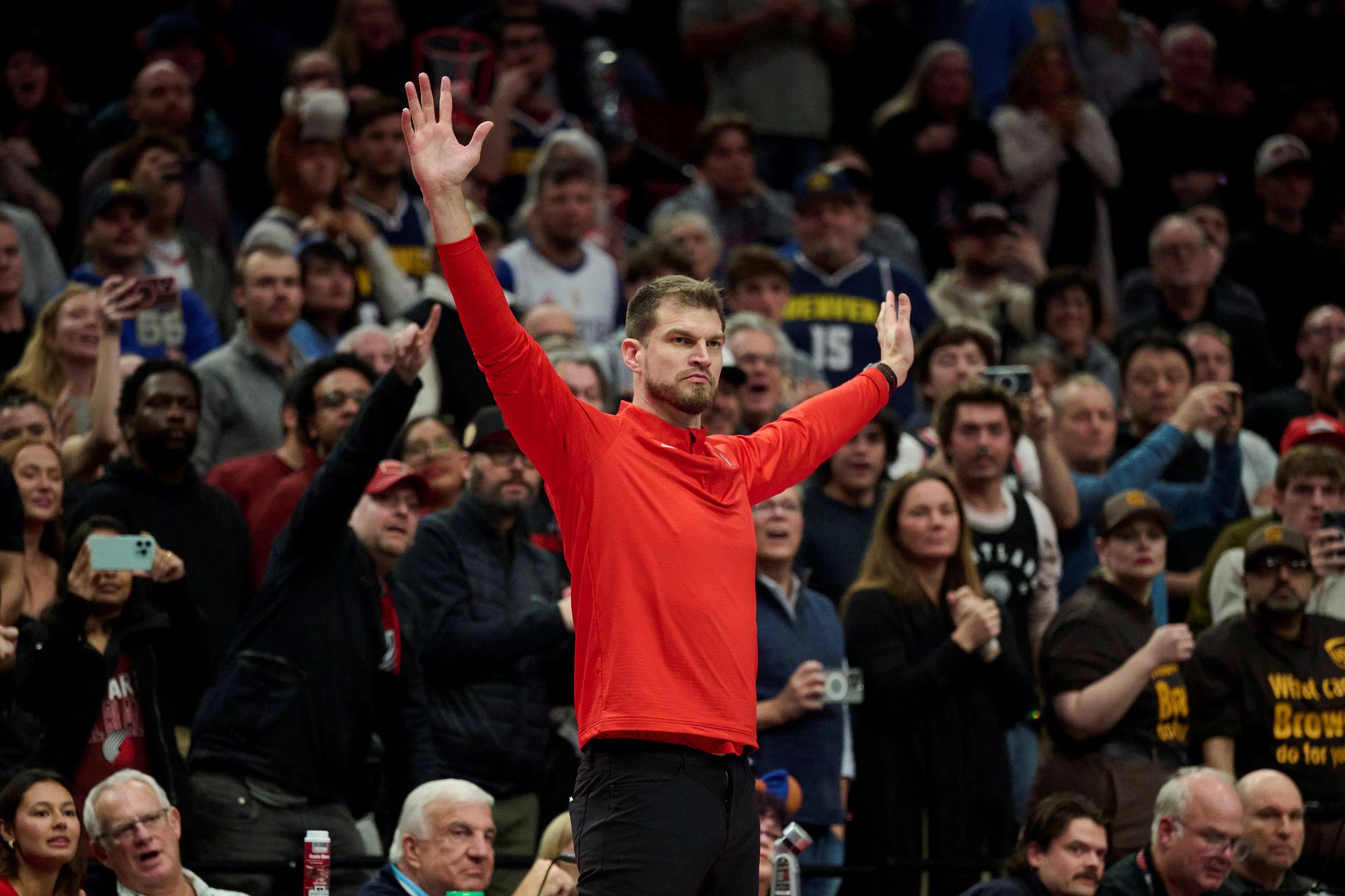 九游娱乐app-俄克拉荷马雷霆训练开放日；清晨再遭质疑引欢呼；NBA总决赛在即；球队文化再被提及的简单介绍