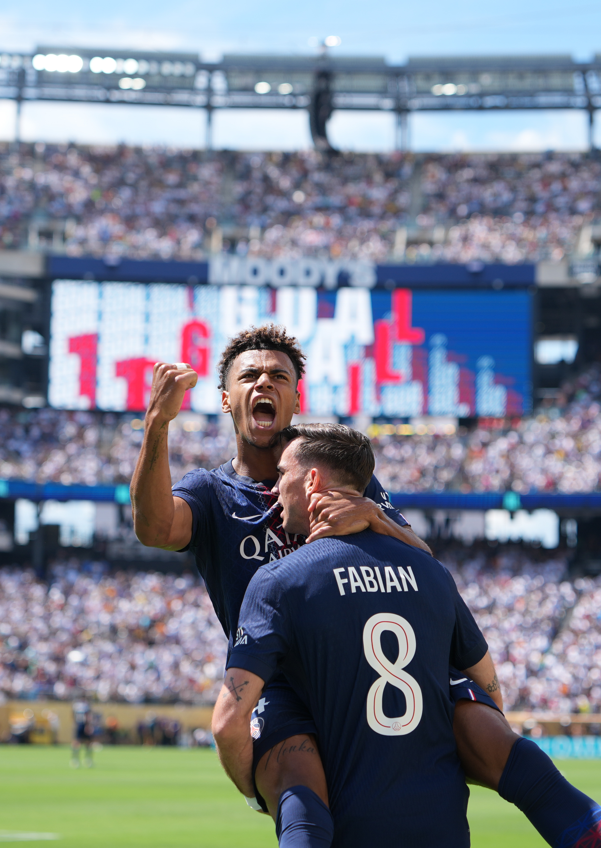 九游娱乐-关于巴黎圣日耳曼训练开放日，加时末段手感冰凉引欢呼，中超在即，纪律约束更严格的信息